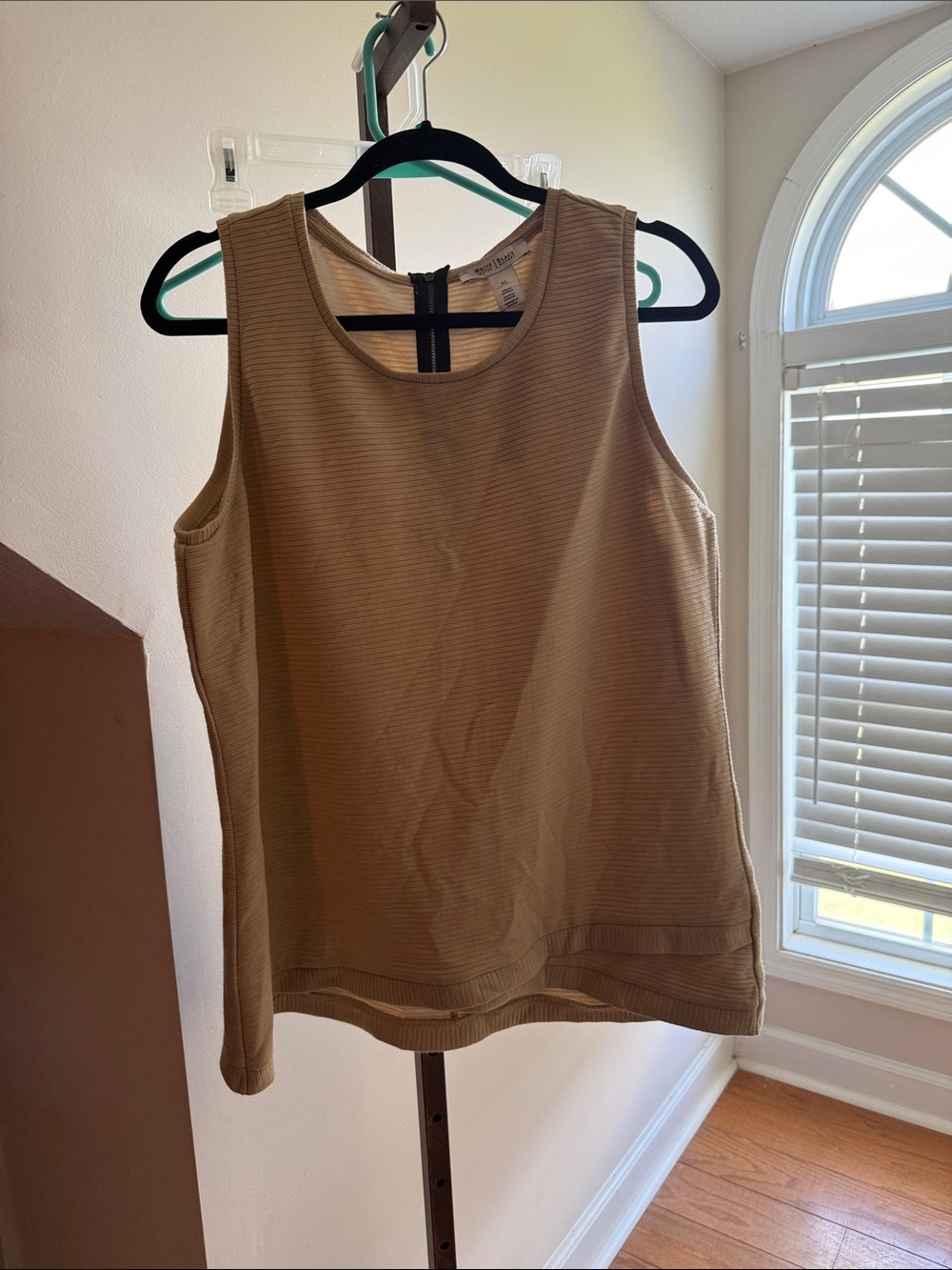 White House Black Market sleeveless Textured Tank Top - Beige